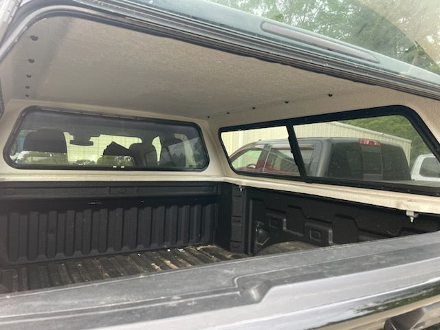 Used Chevy Silverado 2019-2025 6.5' short bed used topper LOCATION: N-2-2 CODE: CKB