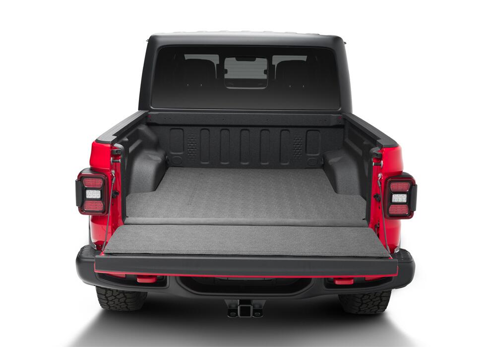 BR_BedTredImpactMat_19Jeep_Rear.jpg