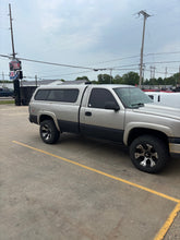 Load image into Gallery viewer, Used Chevy Silverado 1999-2006 8&#39; long bed used topper LOCATION: B-3-2 CODE: CNMM0000
